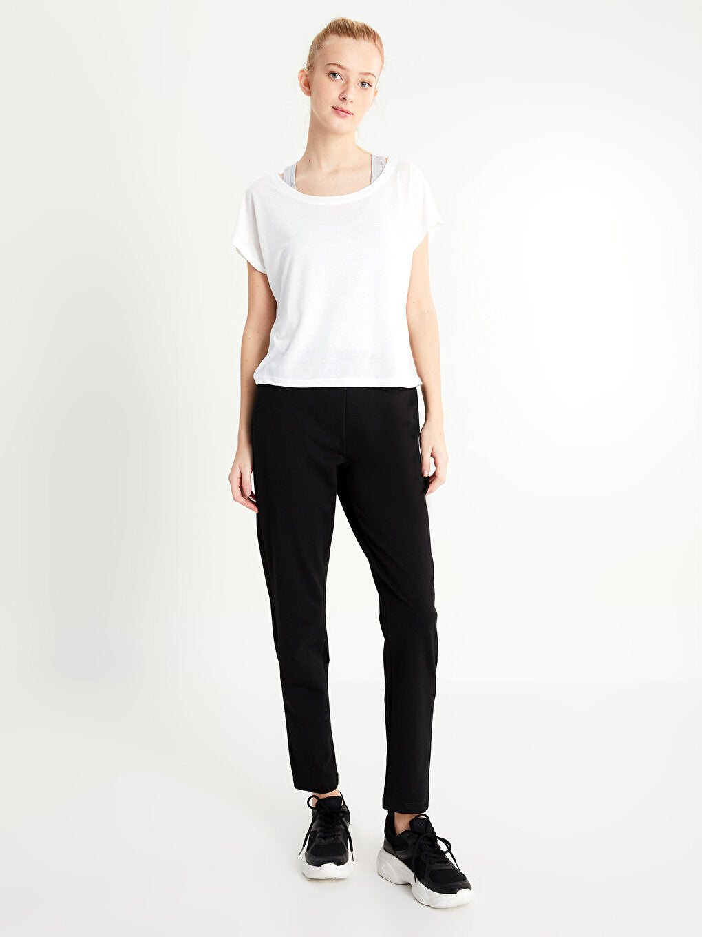 Women's Sweatpants with Elastic Waist and Flat Pocket Detail