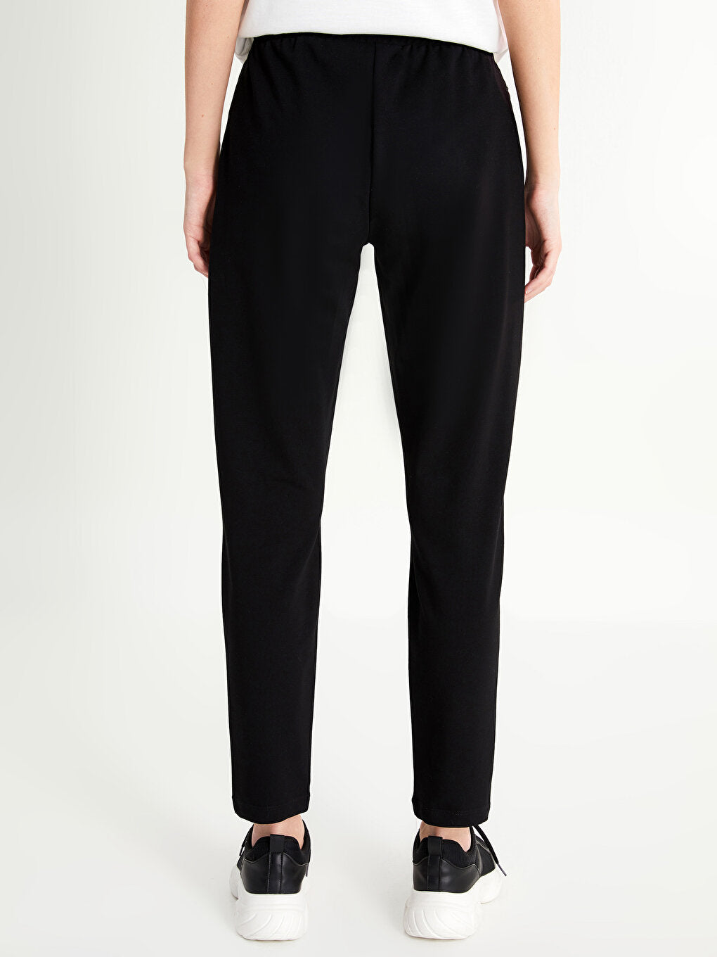 Women's Sweatpants with Elastic Waist and Flat Pocket Detail