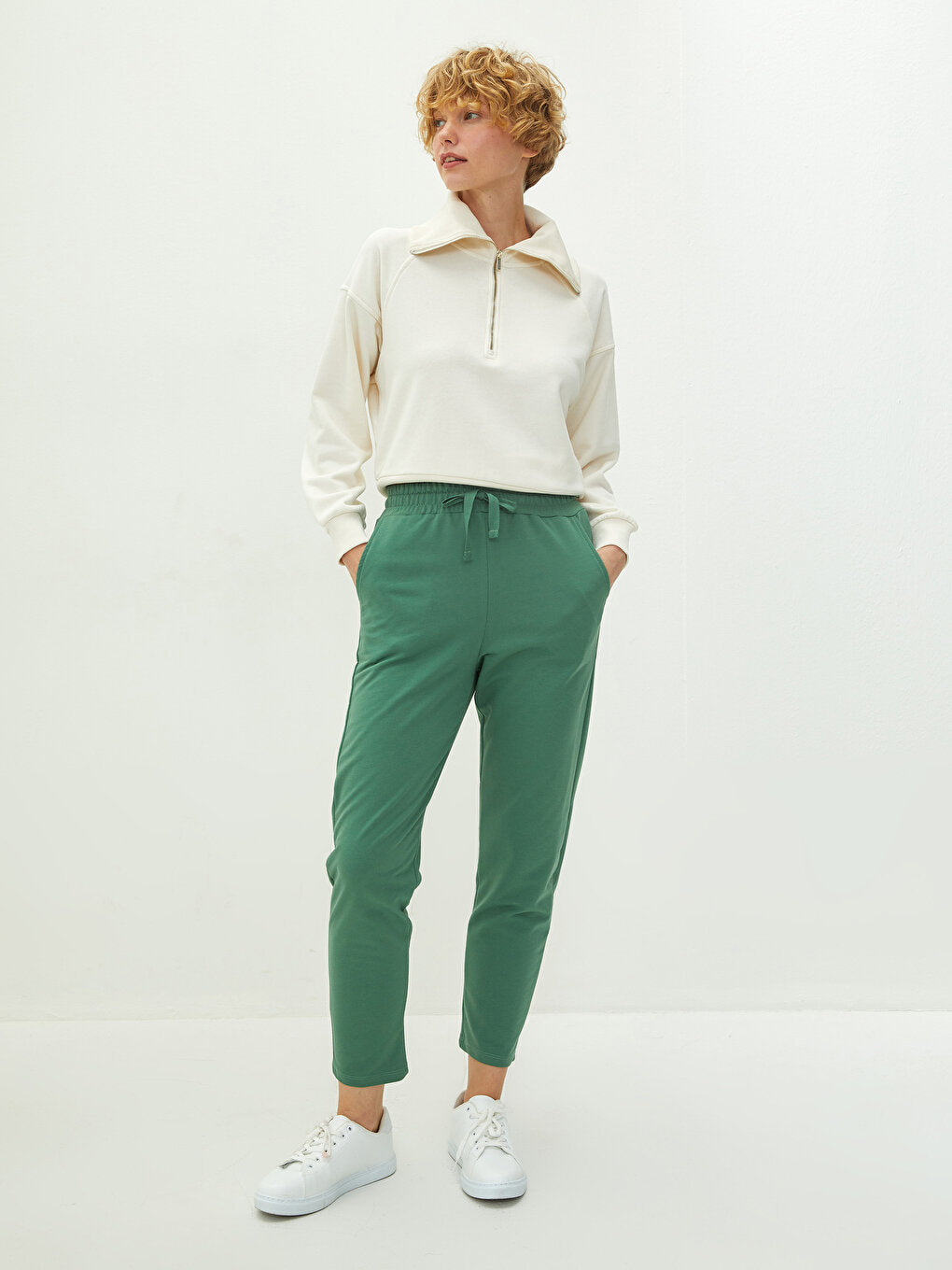 Women's Sweatpants with Elastic Waist and Flat Pocket Detail