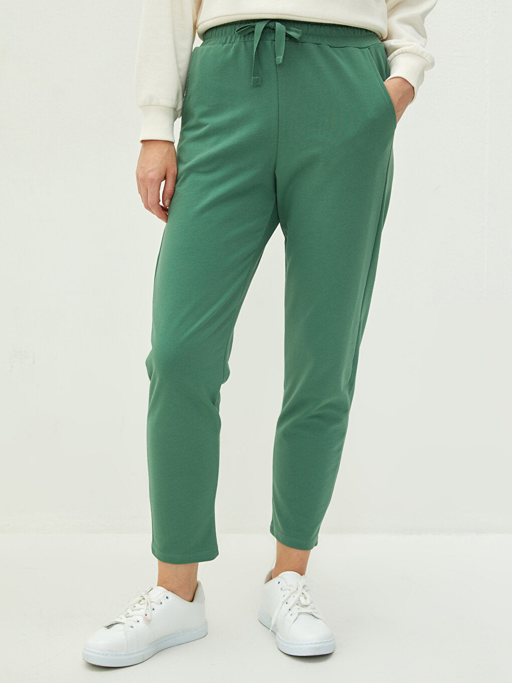 Women's Sweatpants with Elastic Waist and Flat Pocket Detail