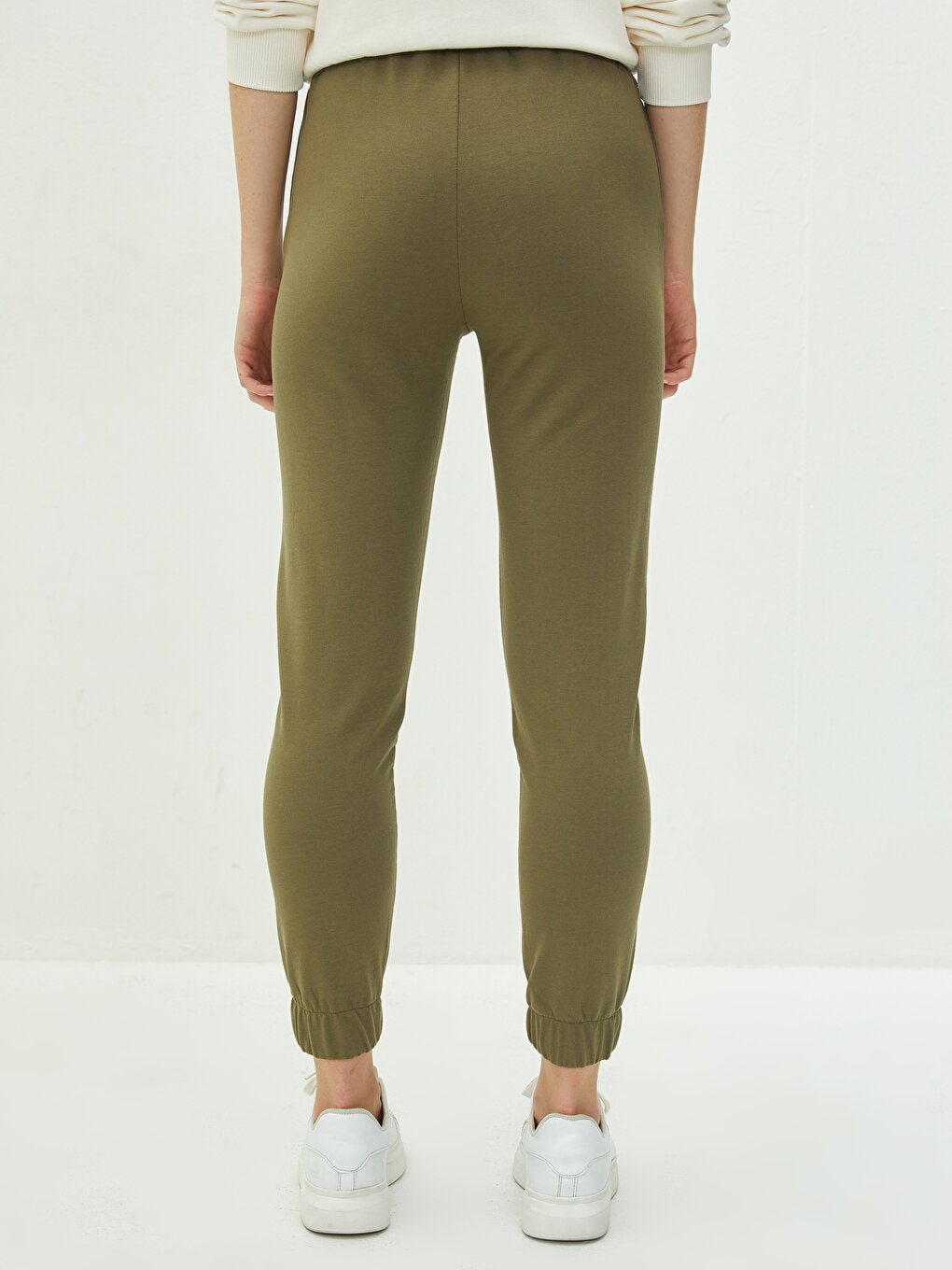 Women's Sweatpants with Elastic Waist and Flat Pocket Detail