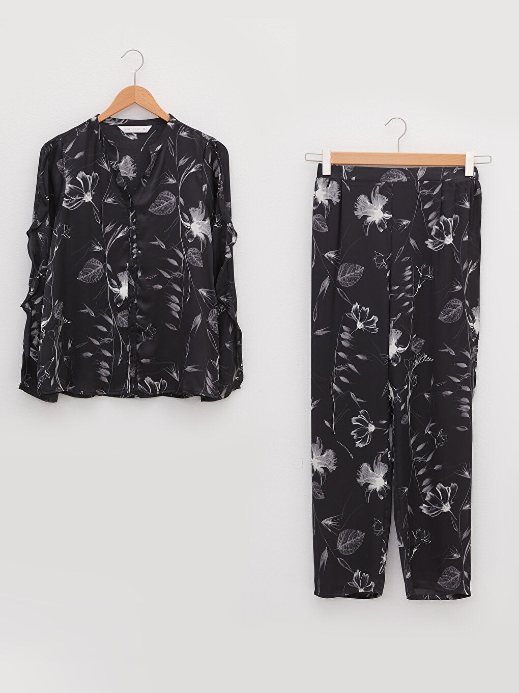 Wacky Lapel Floral Long Sleeve Satin Women's Pajama Set