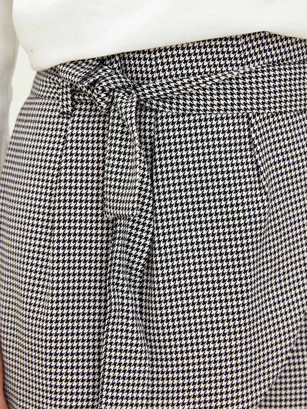 Standard Fit Houndstooth Patterned Women's Shorts Skirt with Elastic Waist