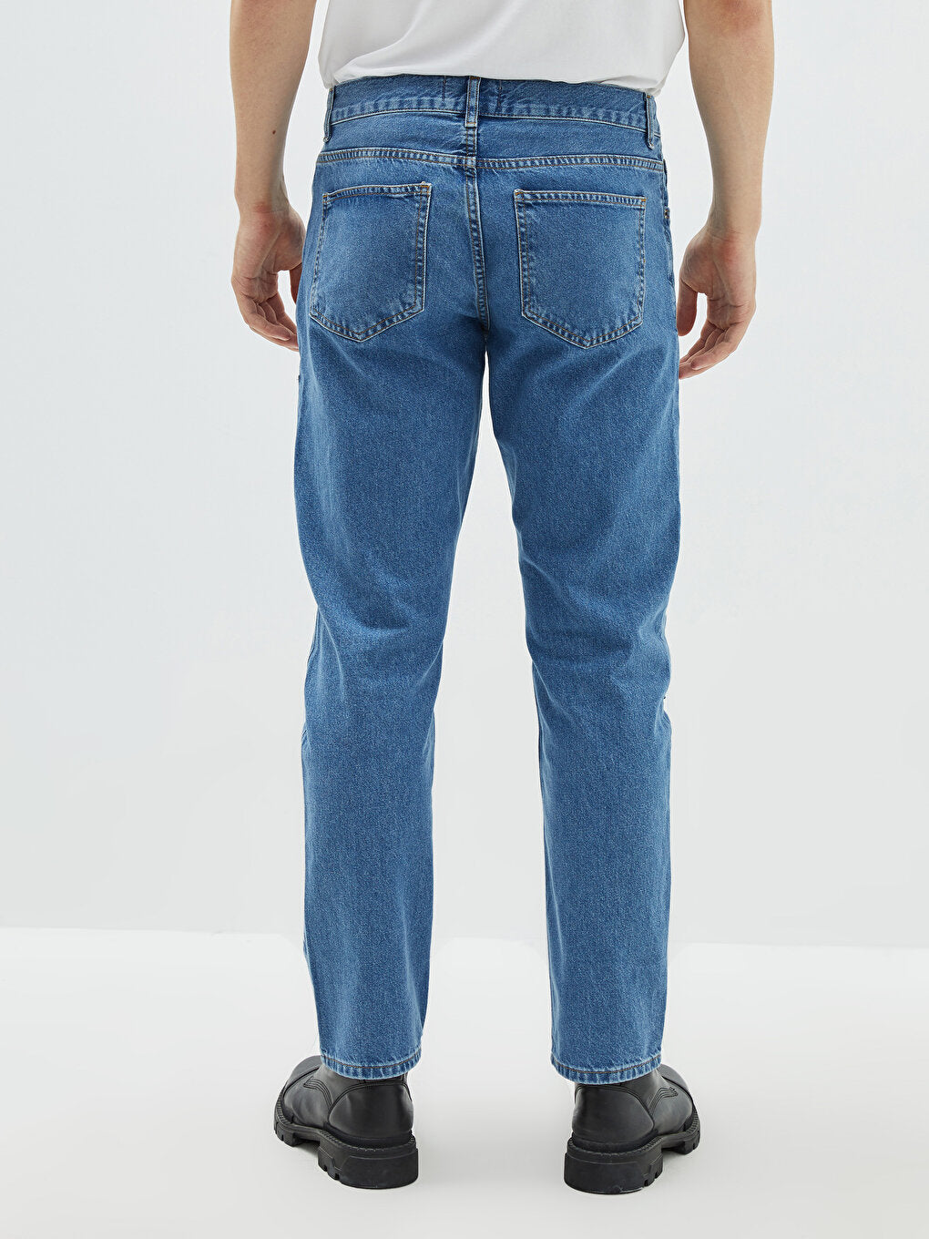 700 Straight Fit Men's Jean Trousers