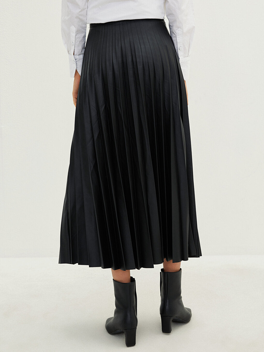 Plain Pleated Women's Leather Look Skirt with Zipper Waist