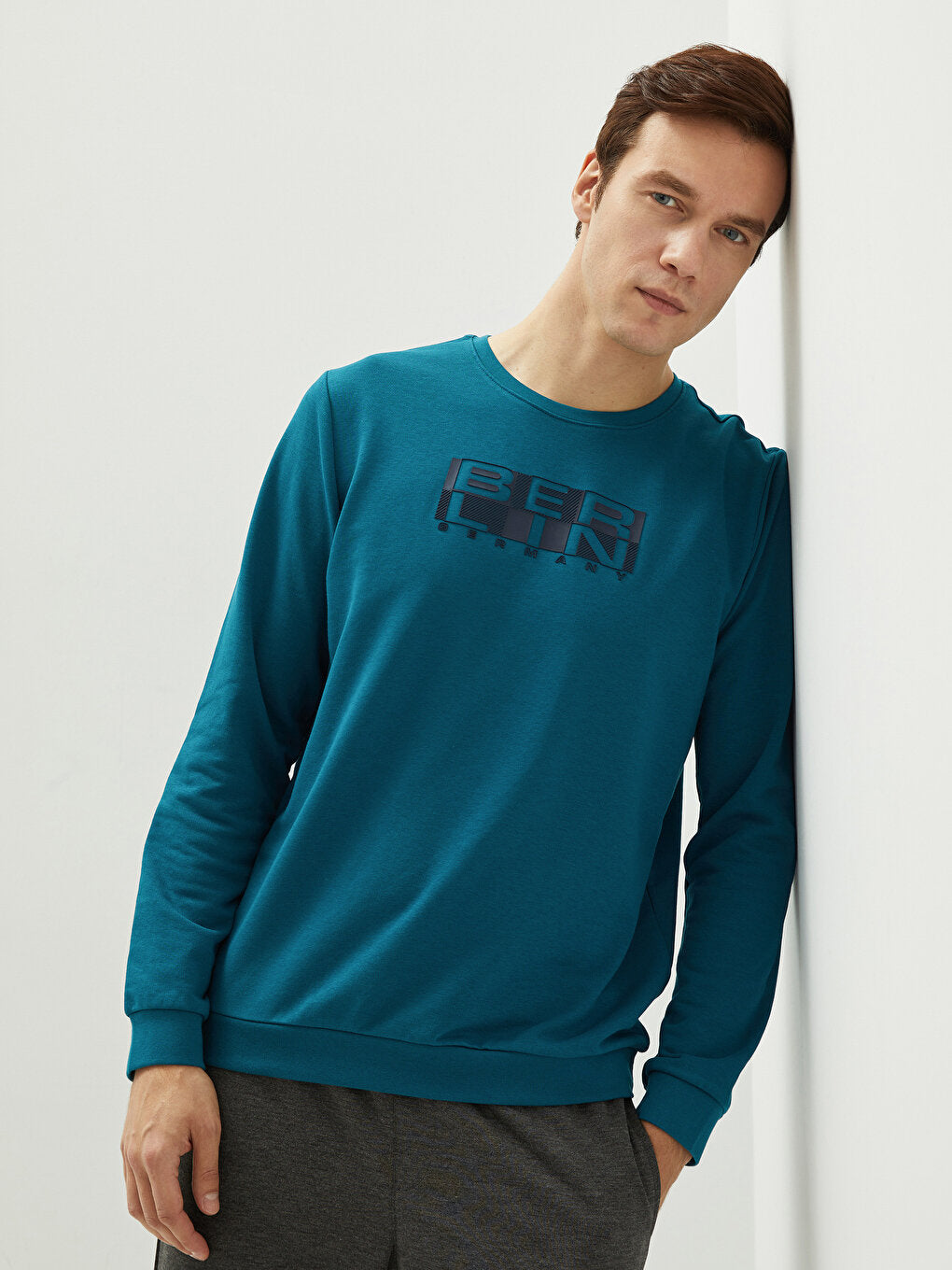 Crew Neck Long Sleeve Printed Men's Sweatshirt