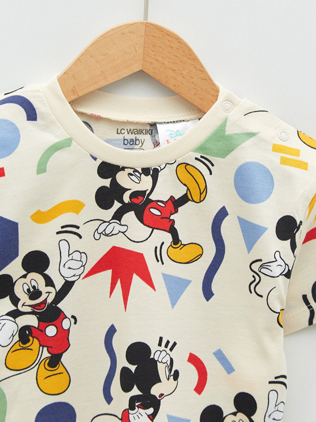 Crew Neck Short Sleeve Mickey Mouse Printed Baby Boy T-Shirt and Shorts 2-Piece Set