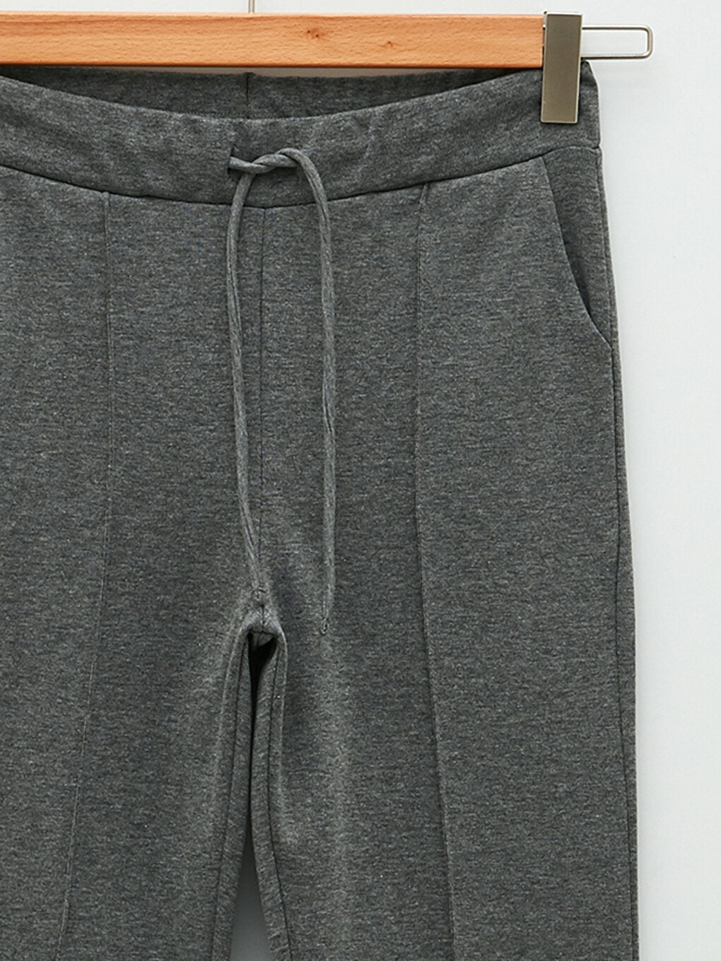 Women's Sweatpants with Elastic Waist and Flat Pocket Detail