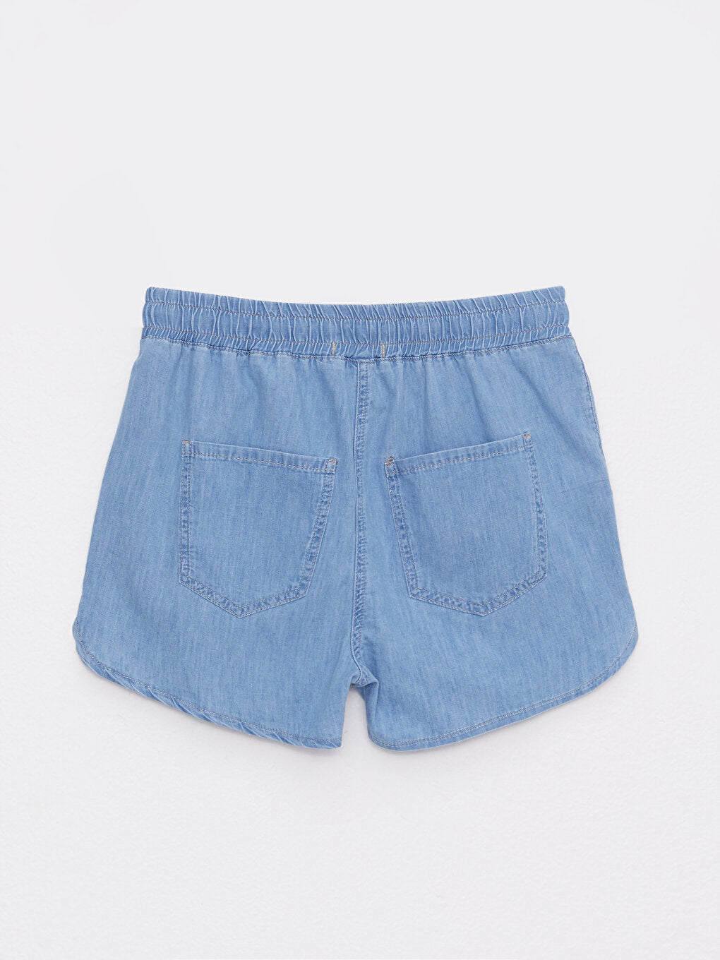 Women's Elastic Waist Standard Fit Straight Jean Shorts