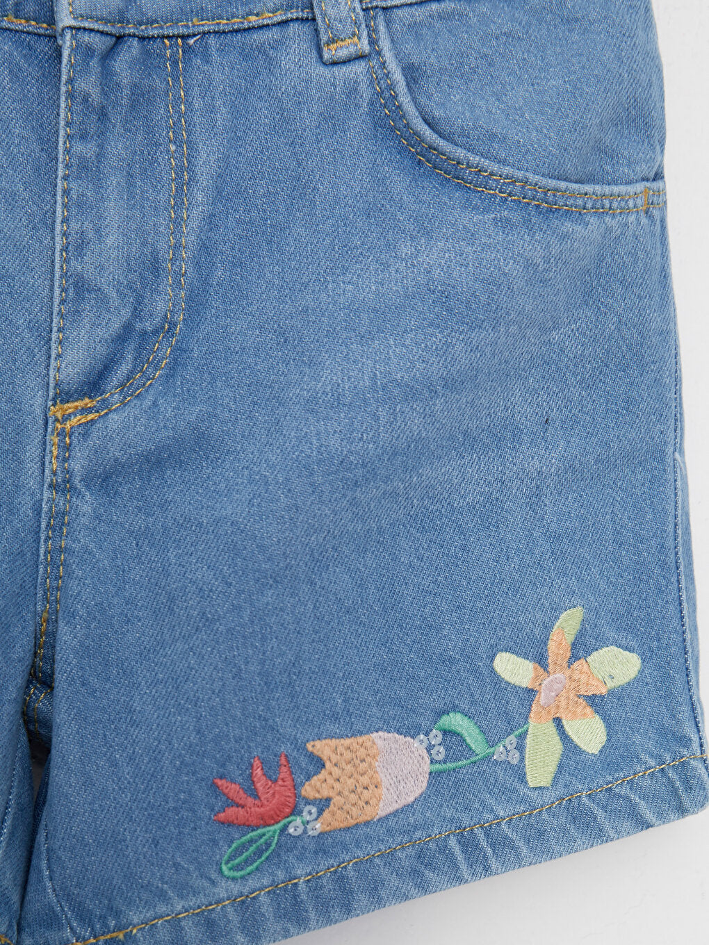 Embroidery Detailed Girls' Jean Shorts