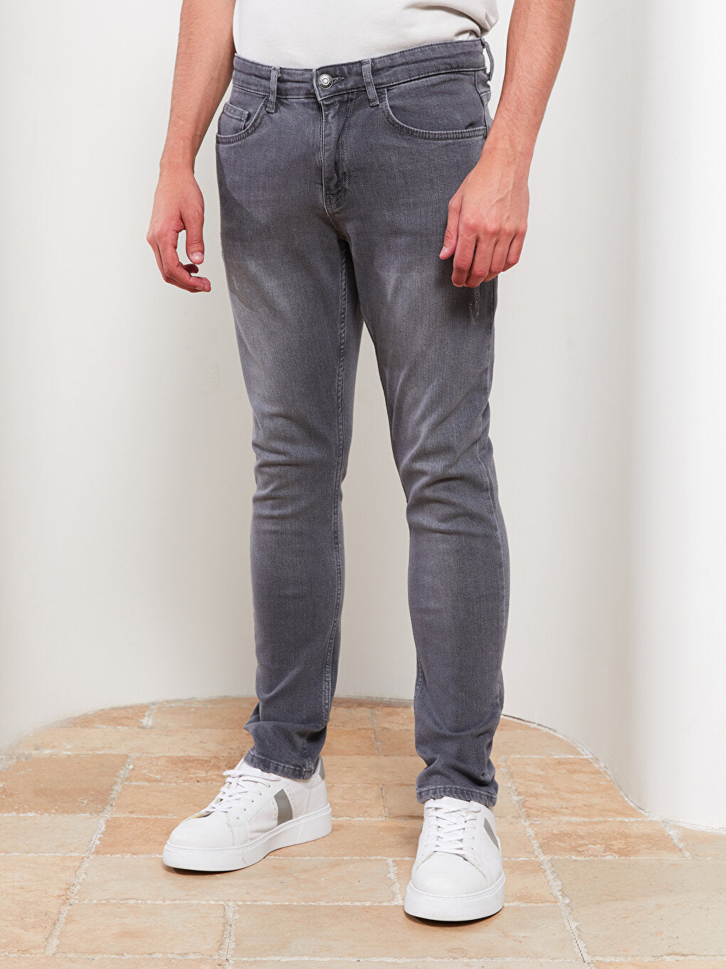 750 Slim Fit Men's Jean Trousers