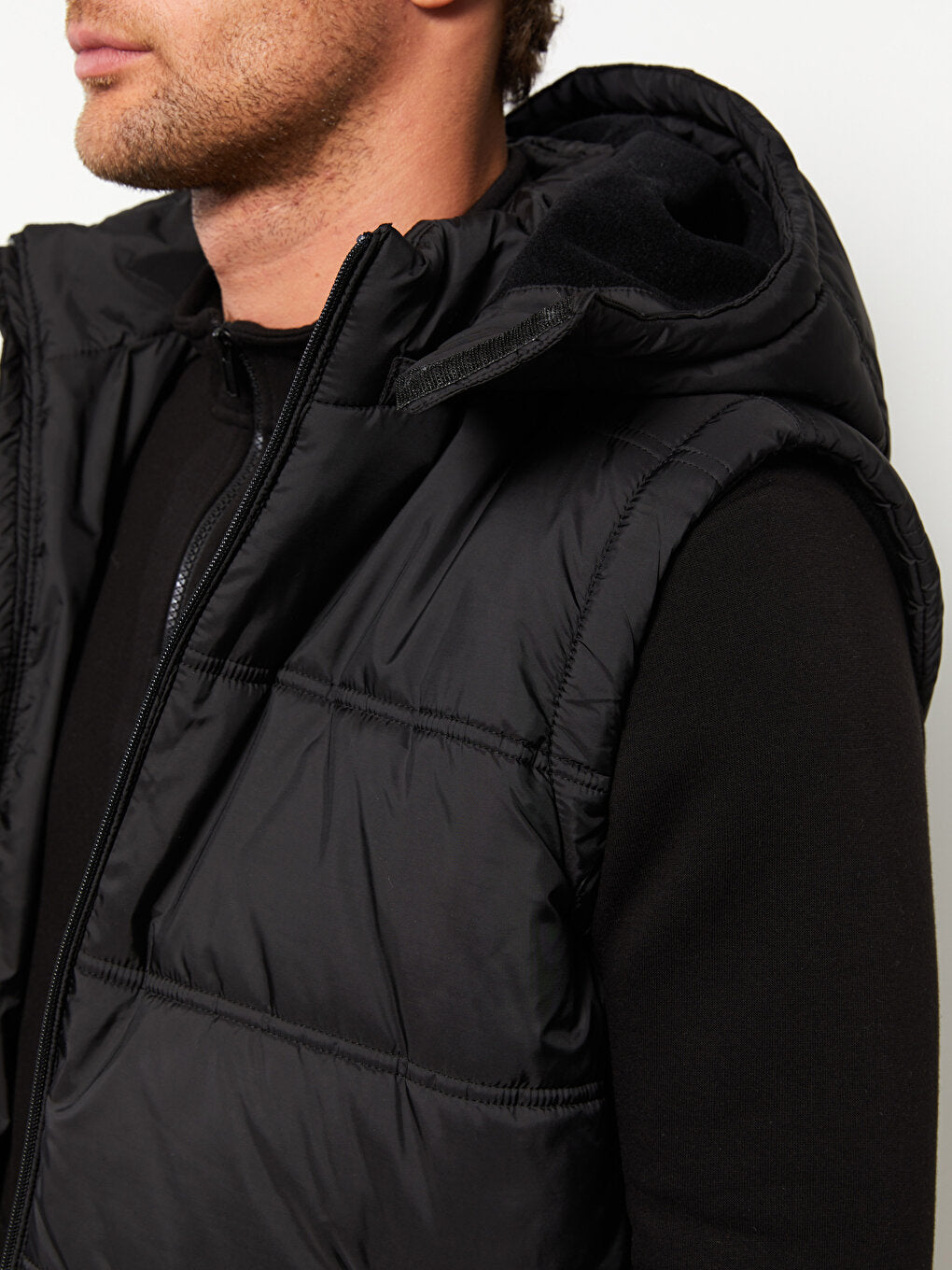 Standard Mold Hooded Men's Puffer Vest