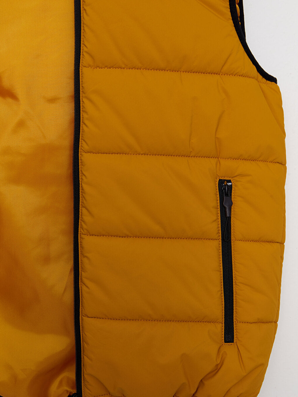 Standard Mold Hooded Men's Puffer Vest