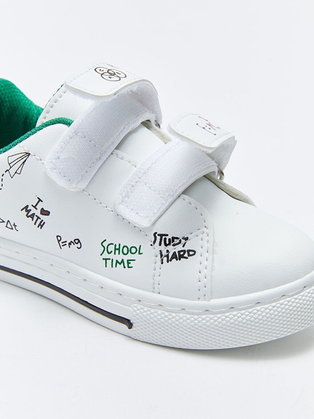 The Shoes That Memorize the Way to School