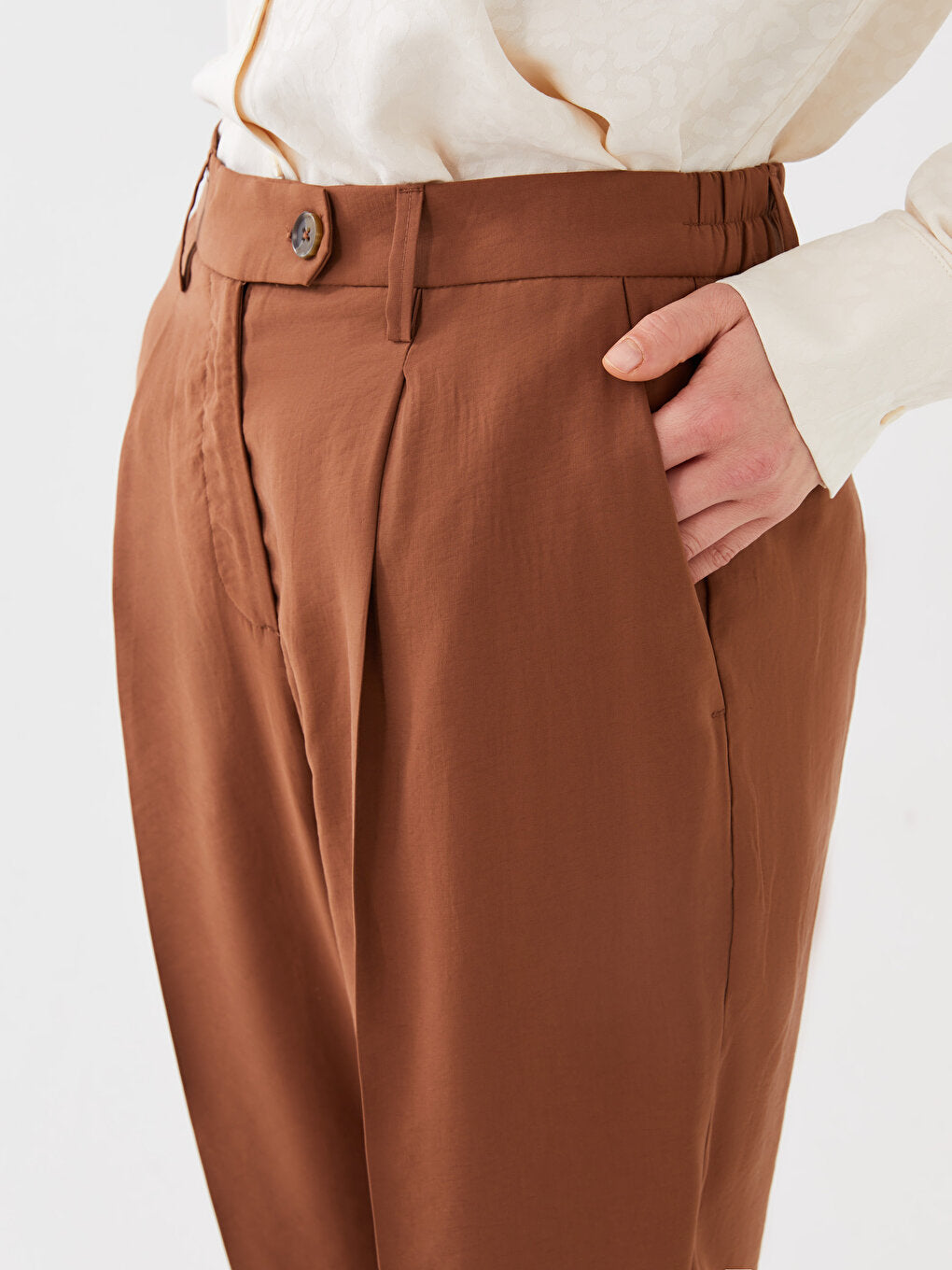 Women's Carrot Cut Straight Trousers