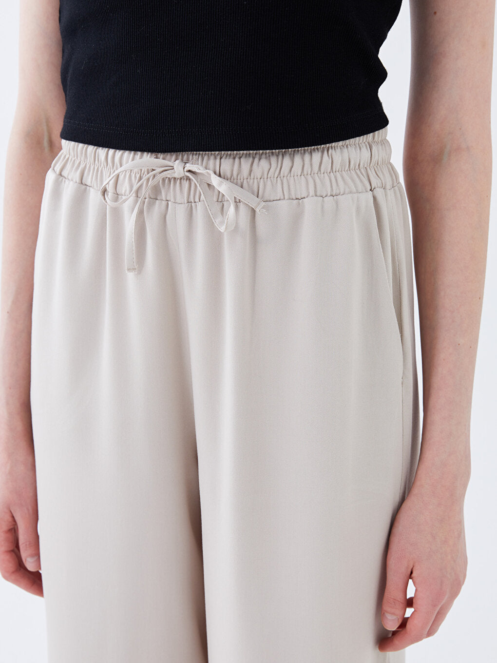 Women's Elastic Waist Straight Trousers