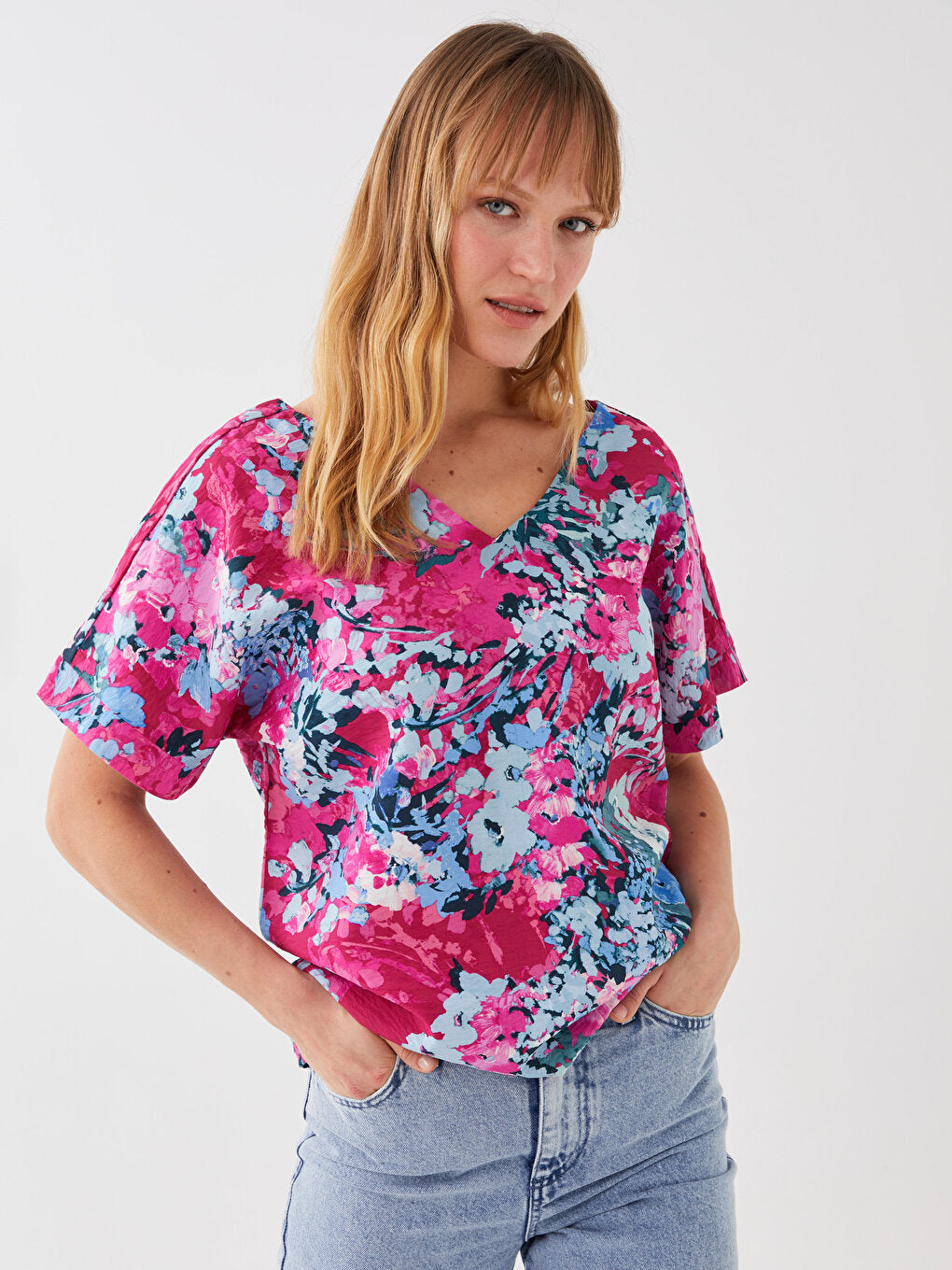 Women's V-Neck Patterned Short Sleeve Blouse