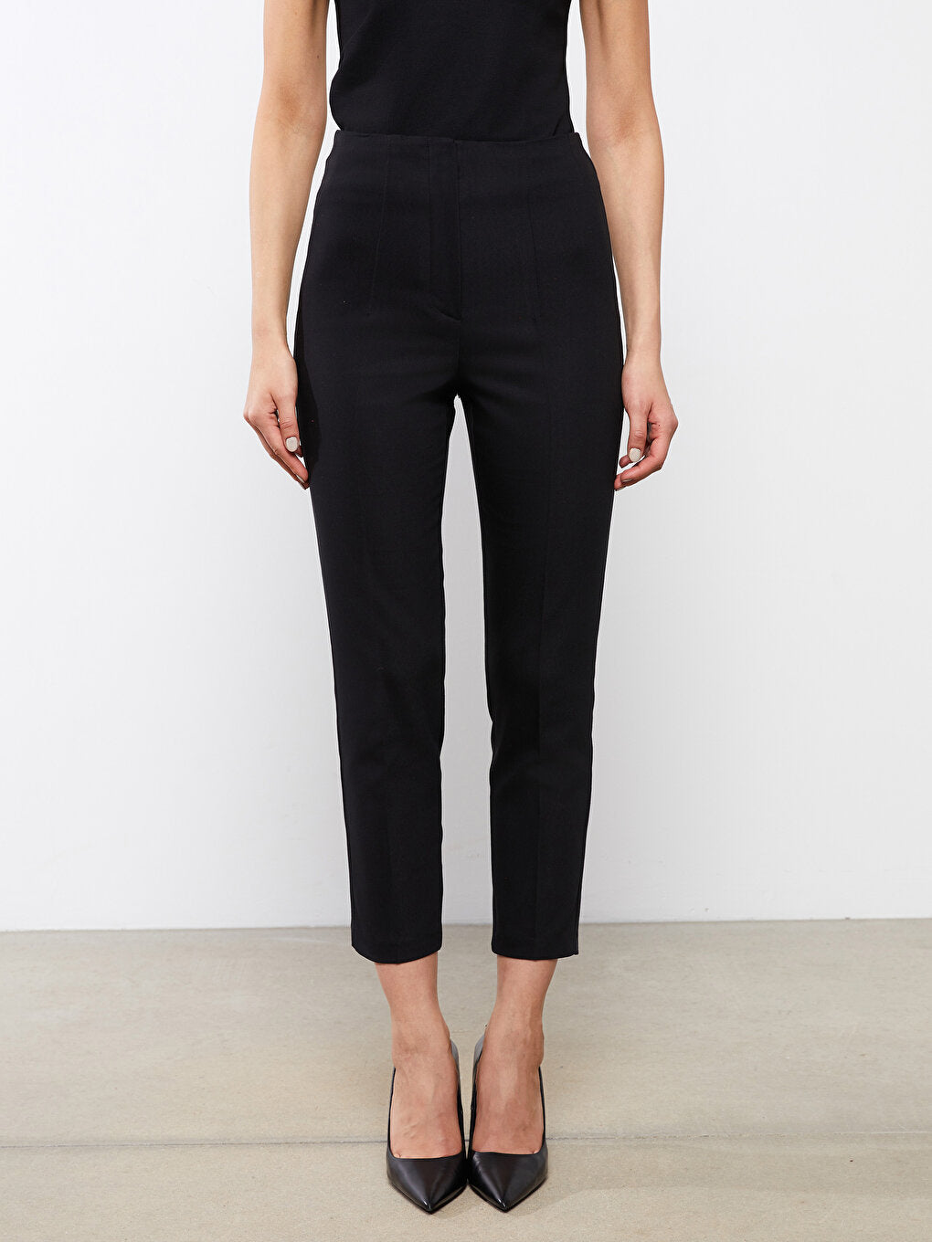 Women's Standard Fit Straight Trousers