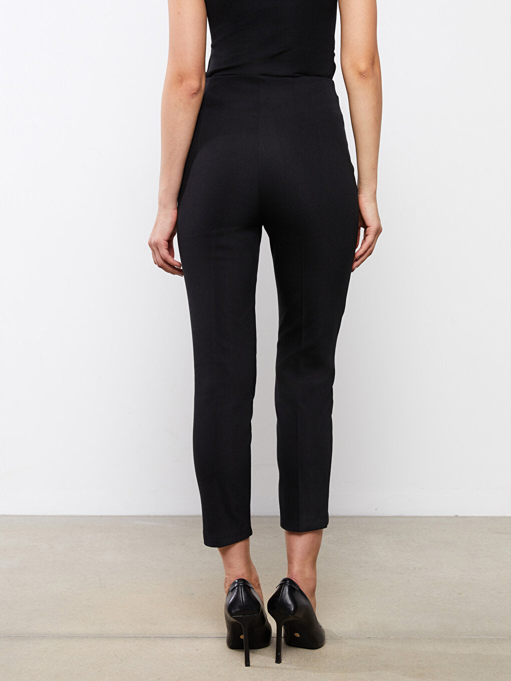 Women's Standard Fit Straight Trousers