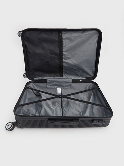 Large Size Suitcase with Lock Detail