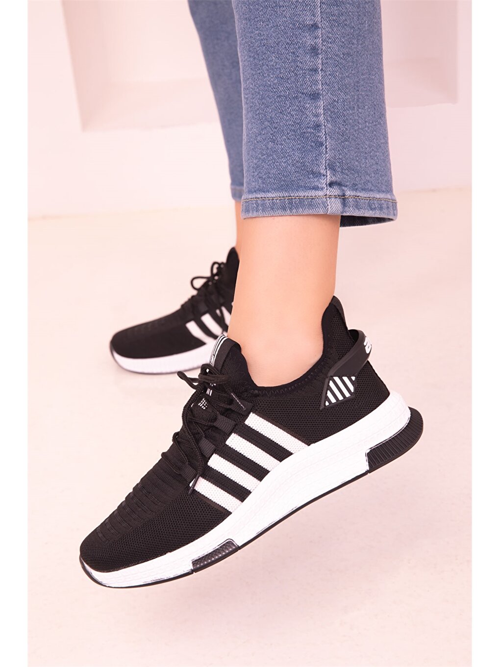 Mesh Detailed Lace-Up Unisex Sneakers