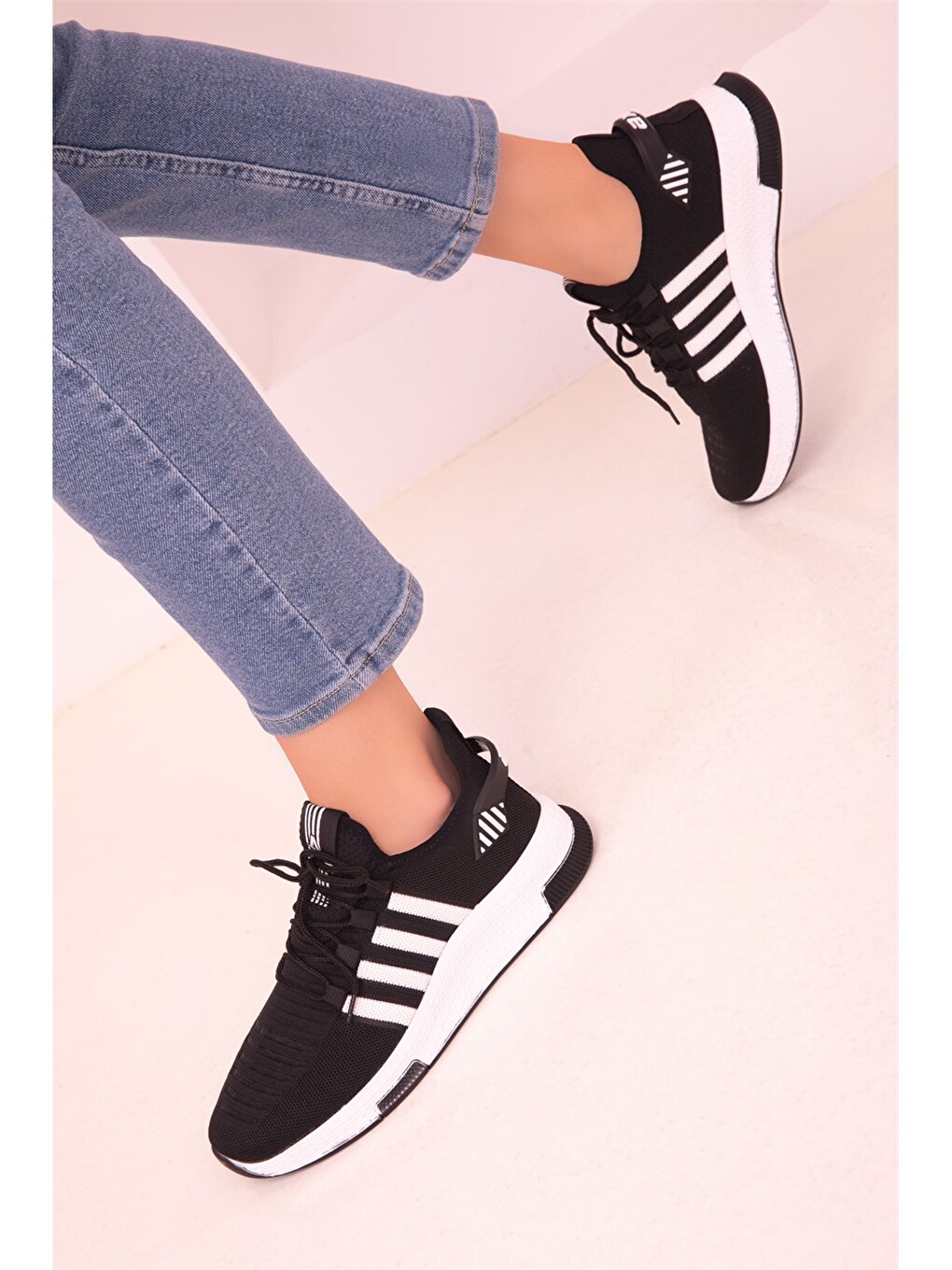 Mesh Detailed Lace-Up Unisex Sneakers