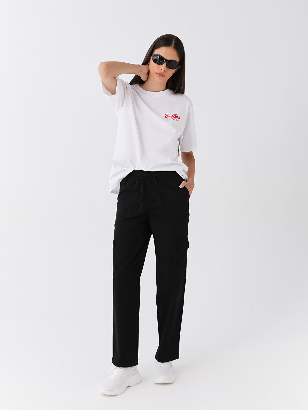 Women's Trousers with Elastic Waist, Comfortable Fit, Straight Pocket Detail