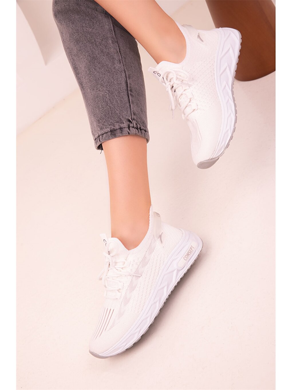 Lace-up Women's Active Sneakers