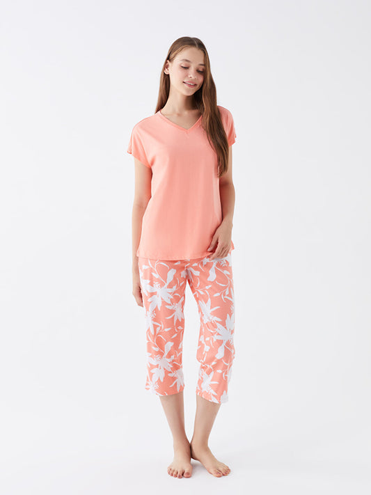 V-Neck Patterned Short Sleeve Women's Capri Pajama Set