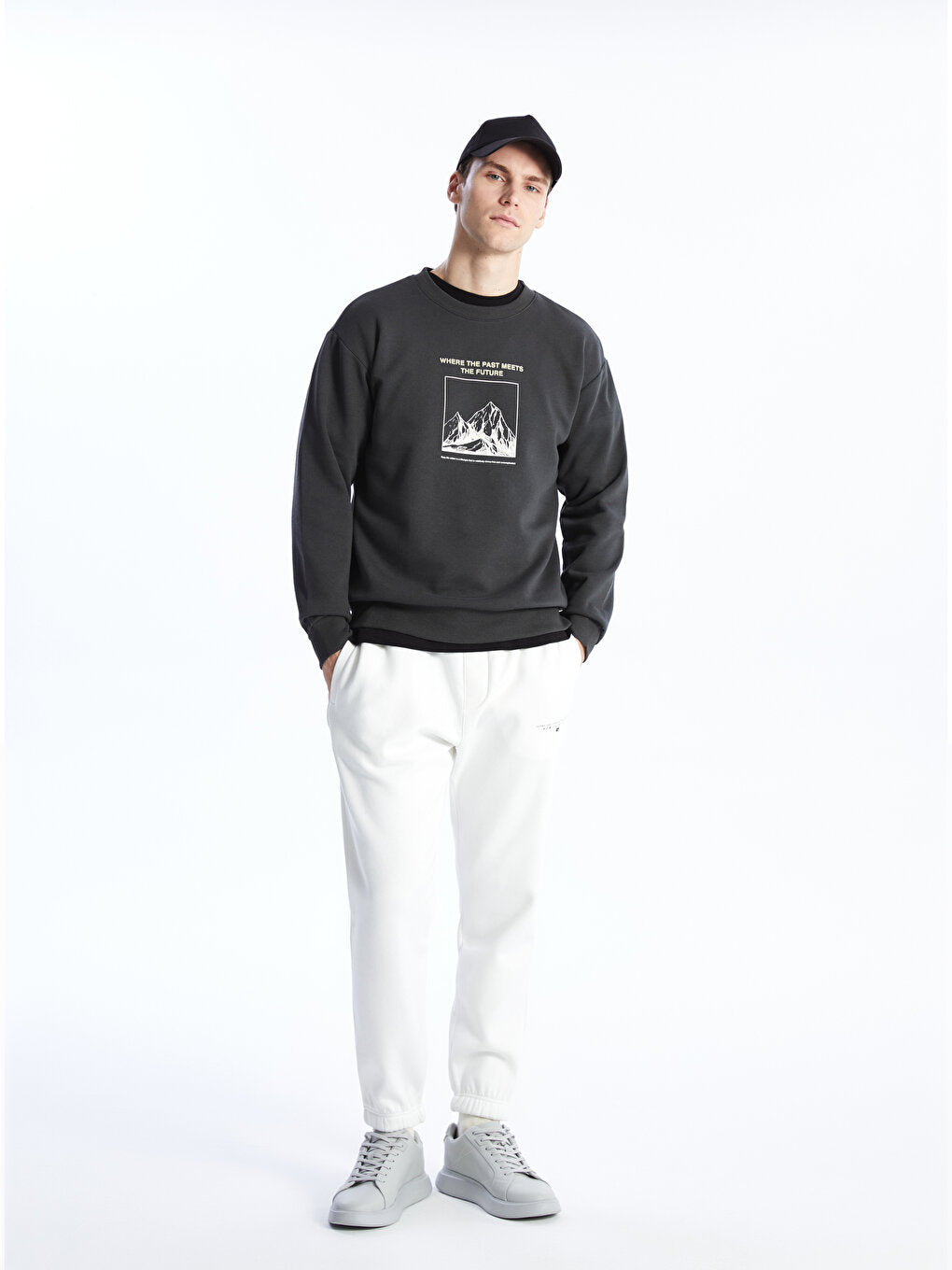 Crew Neck Long Sleeve Printed Men's Sweatshirt