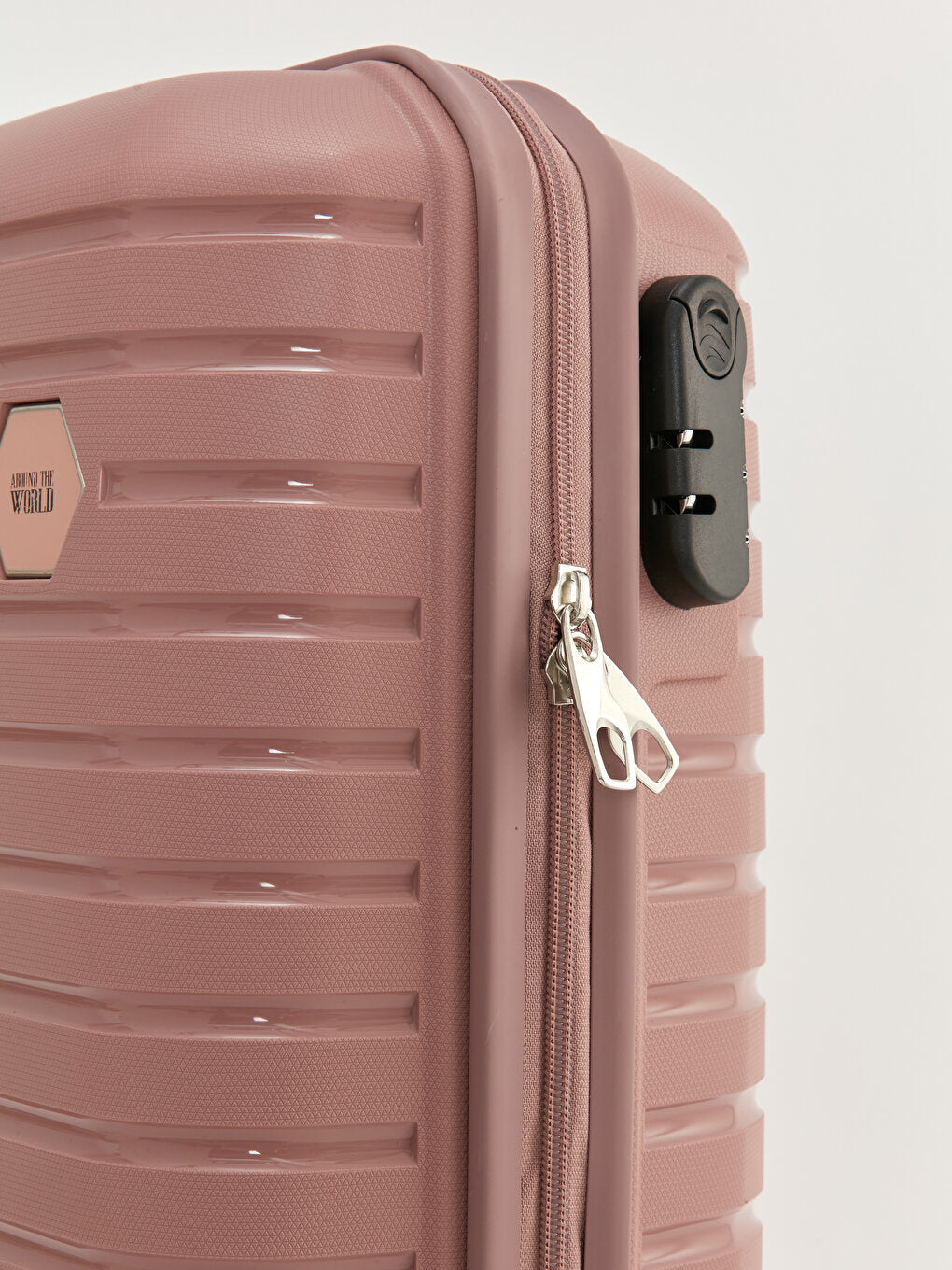 Small Size Suitcase with Lock Detailed Pulling Mechanism