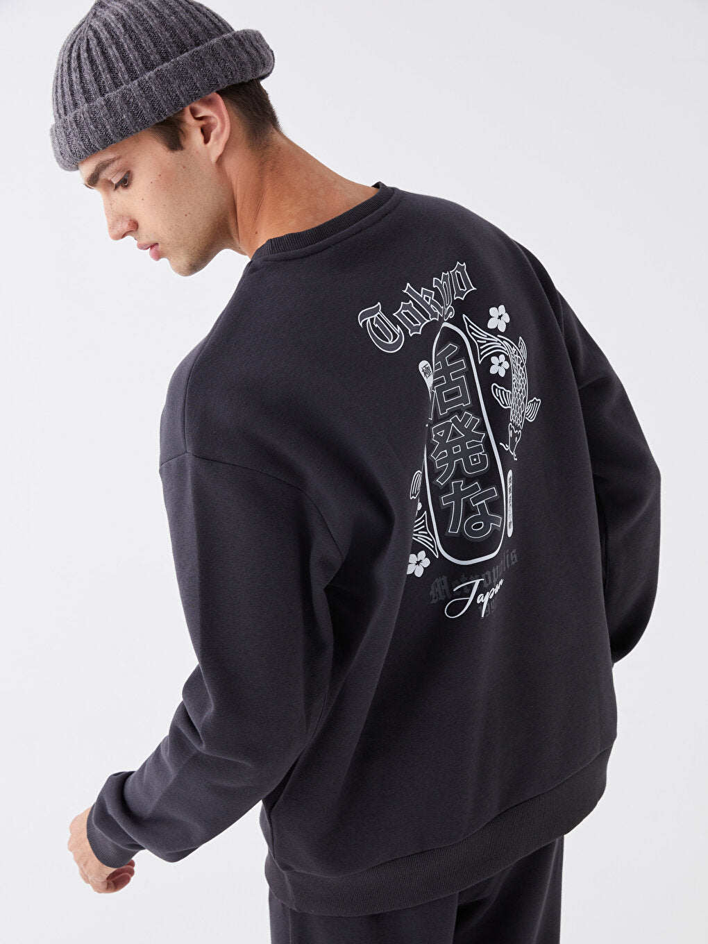 Crew Neck Long Sleeve Printed Men's Sweatshirt