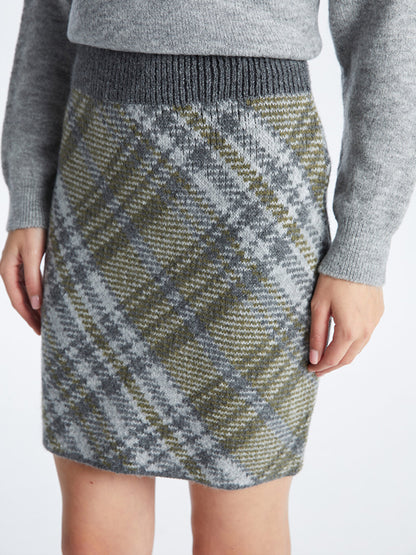 Patterned Women's Knitted Skirt with Elastic Waist