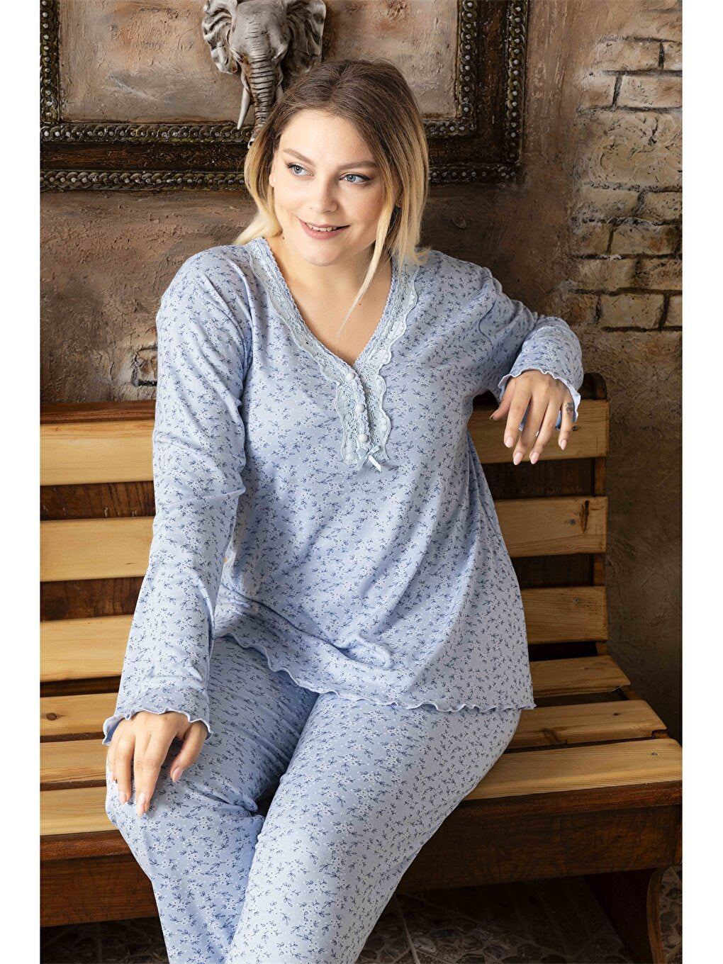 Embroidery Detailed V-Neck Women's Pajama Set