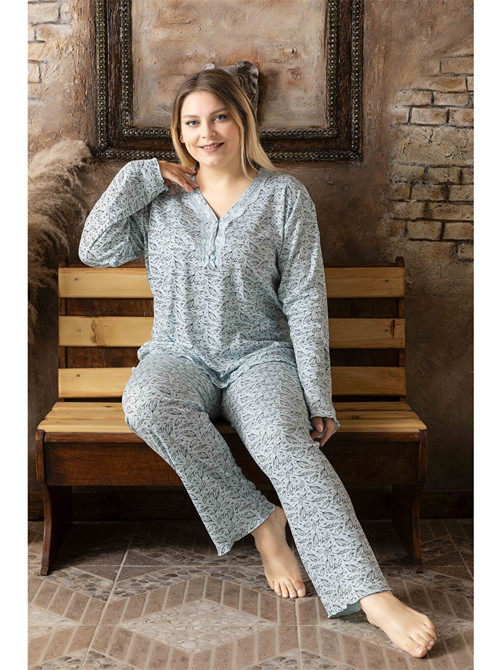 Embroidery Detailed V-Neck Women's Pajama Set