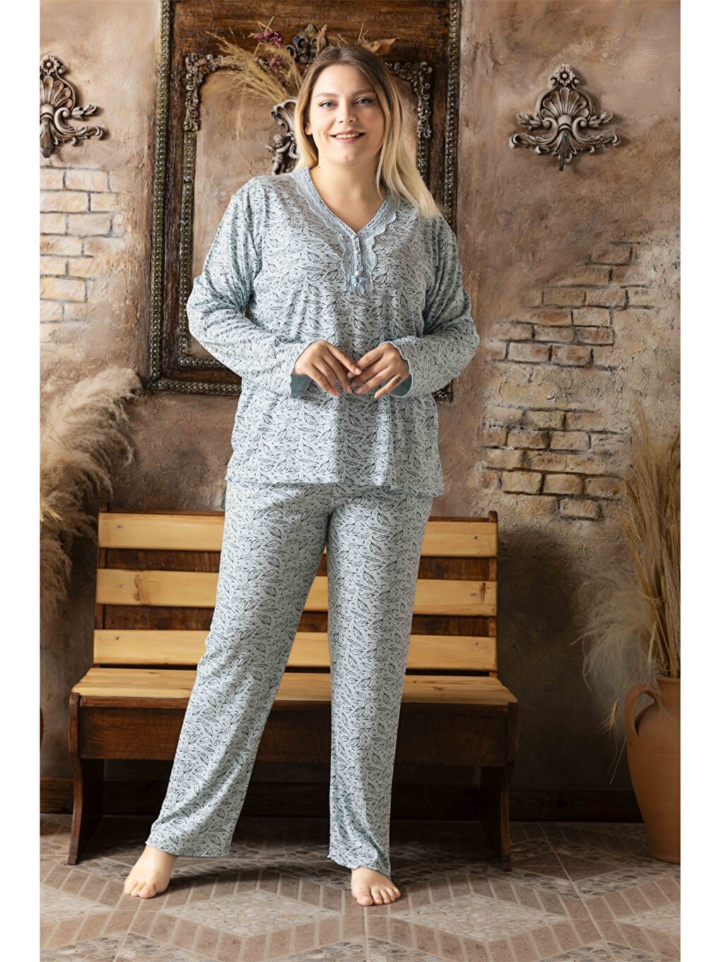 Embroidery Detailed V-Neck Women's Pajama Set