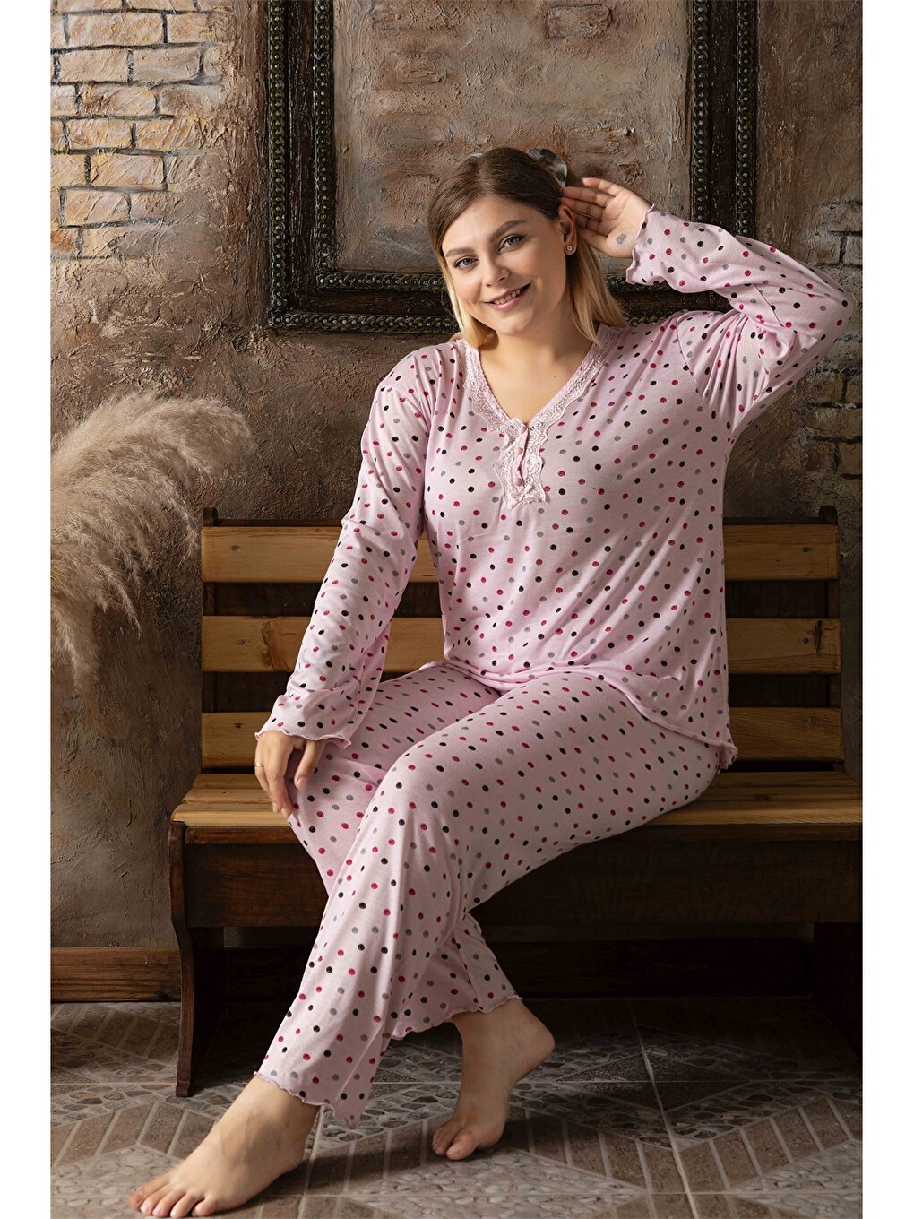 Embroidery Detailed V-Neck Women's Pajama Set