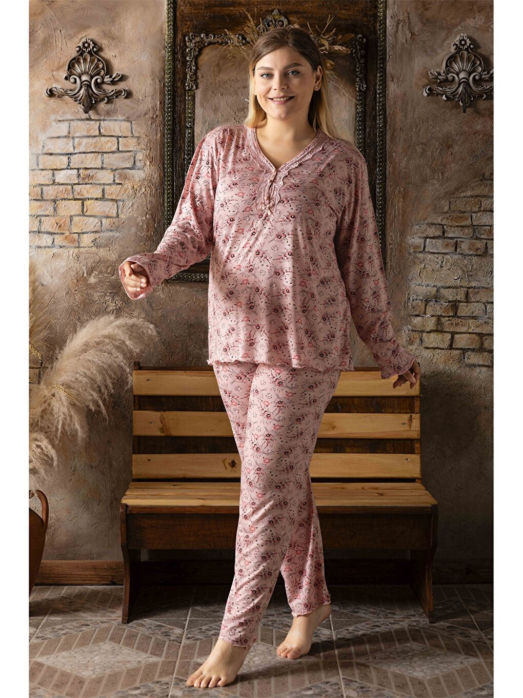 Embroidery Detailed V-Neck Women's Pajama Set