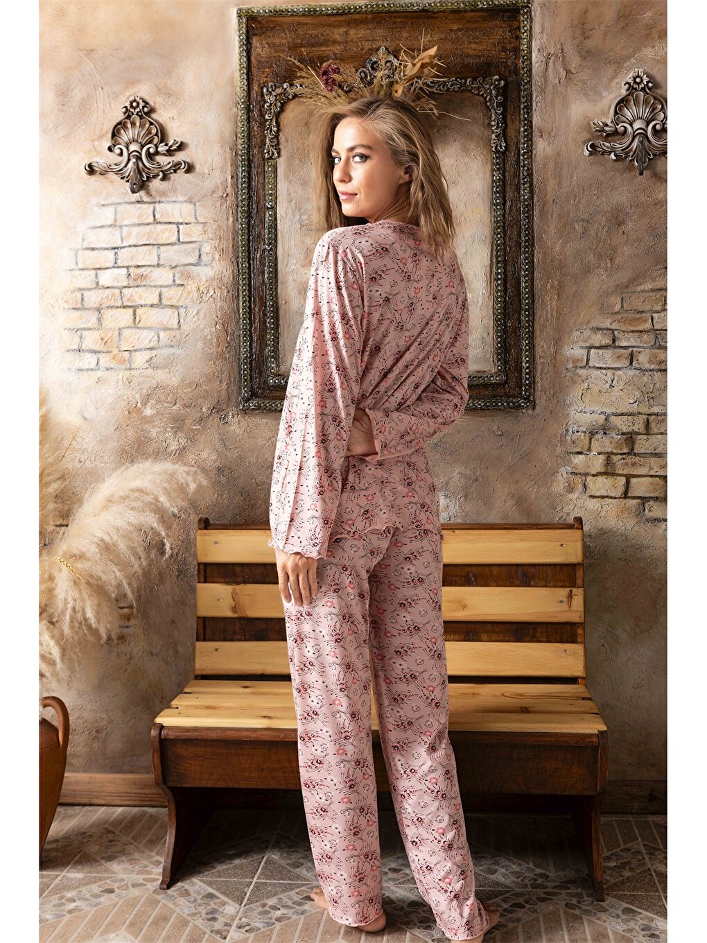 Embroidery Detailed V-Neck Women's Pajama Set