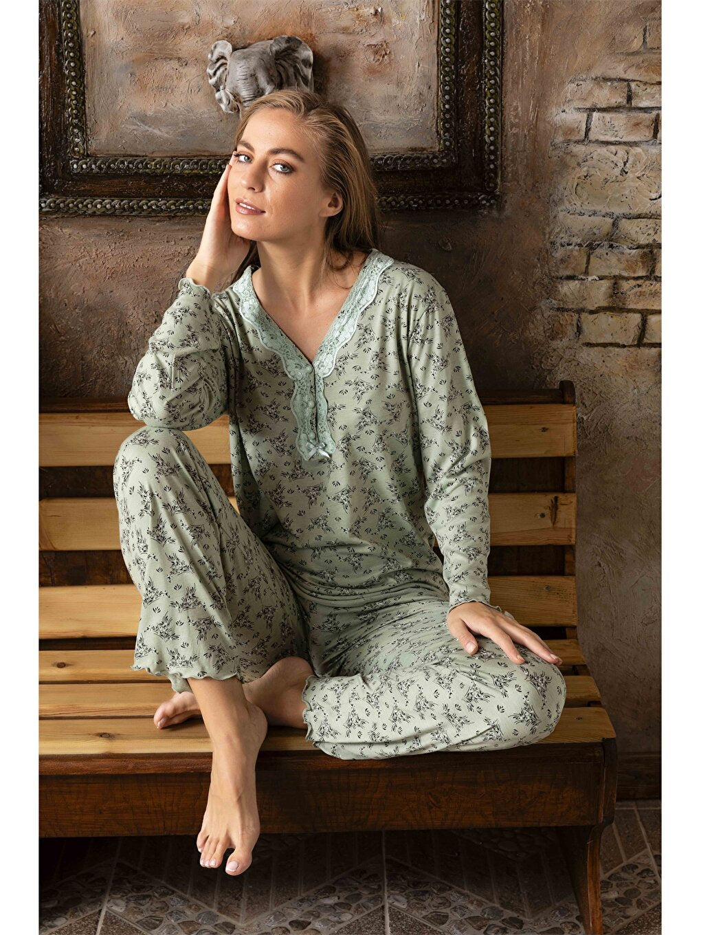 Embroidery Detailed V-Neck Women's Pajama Set