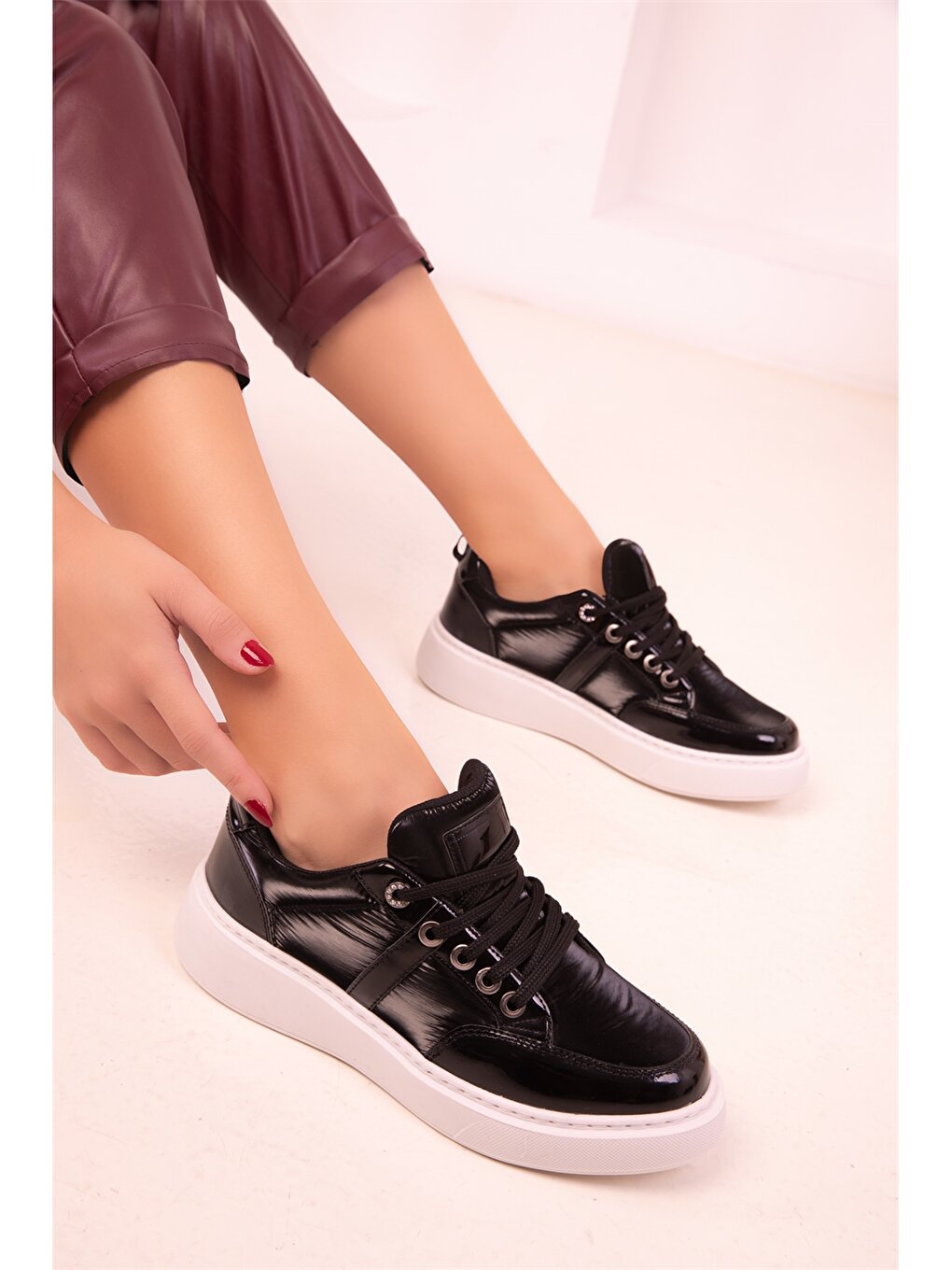 Leather Look Lace-up Women's Sneakers