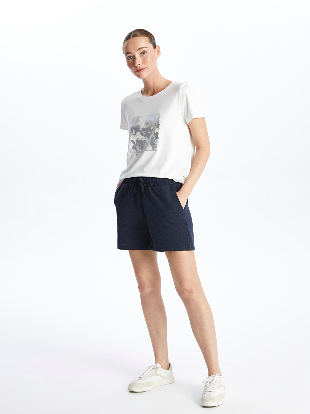 Women's Standard Fit Straight Shorts